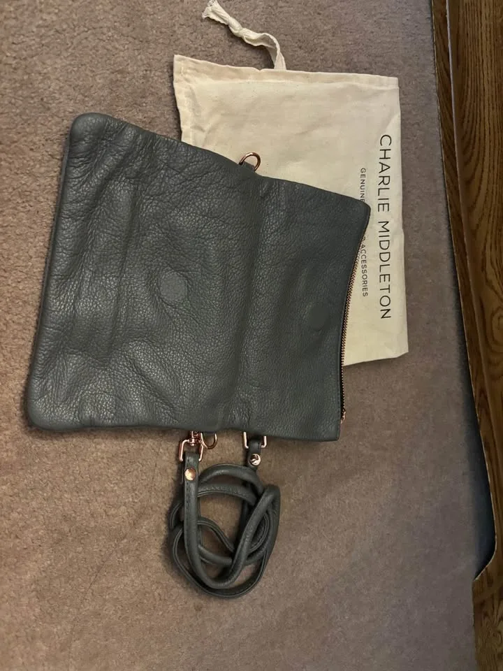 small leather purse image indicator(2)