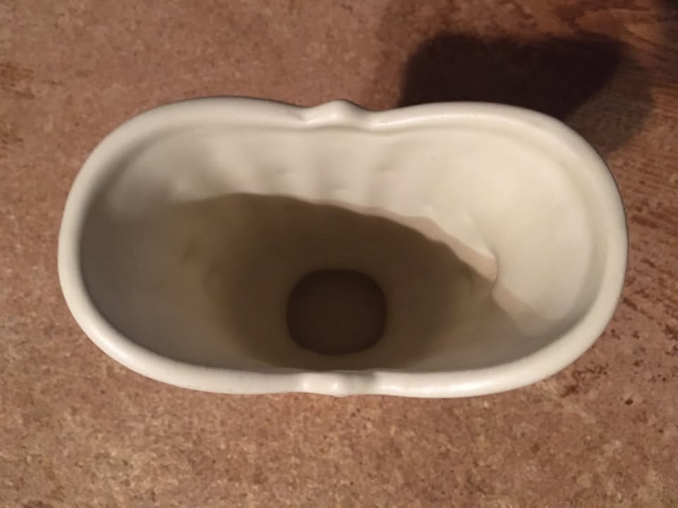 WHITE HALLMARK VASE 6.75" - photo 4