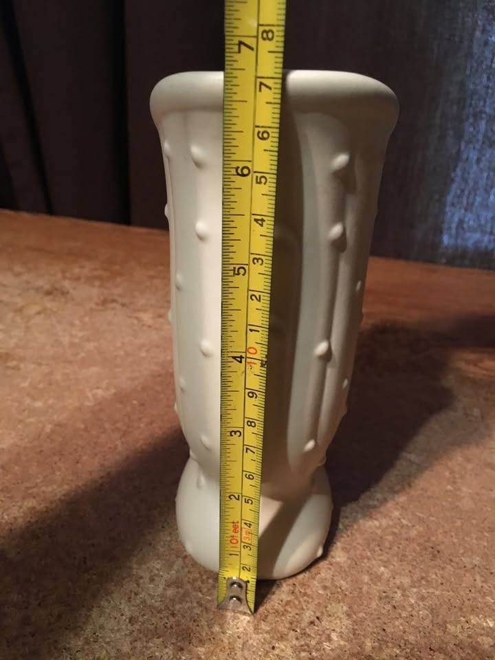 WHITE HALLMARK VASE 6.75" - photo 5
