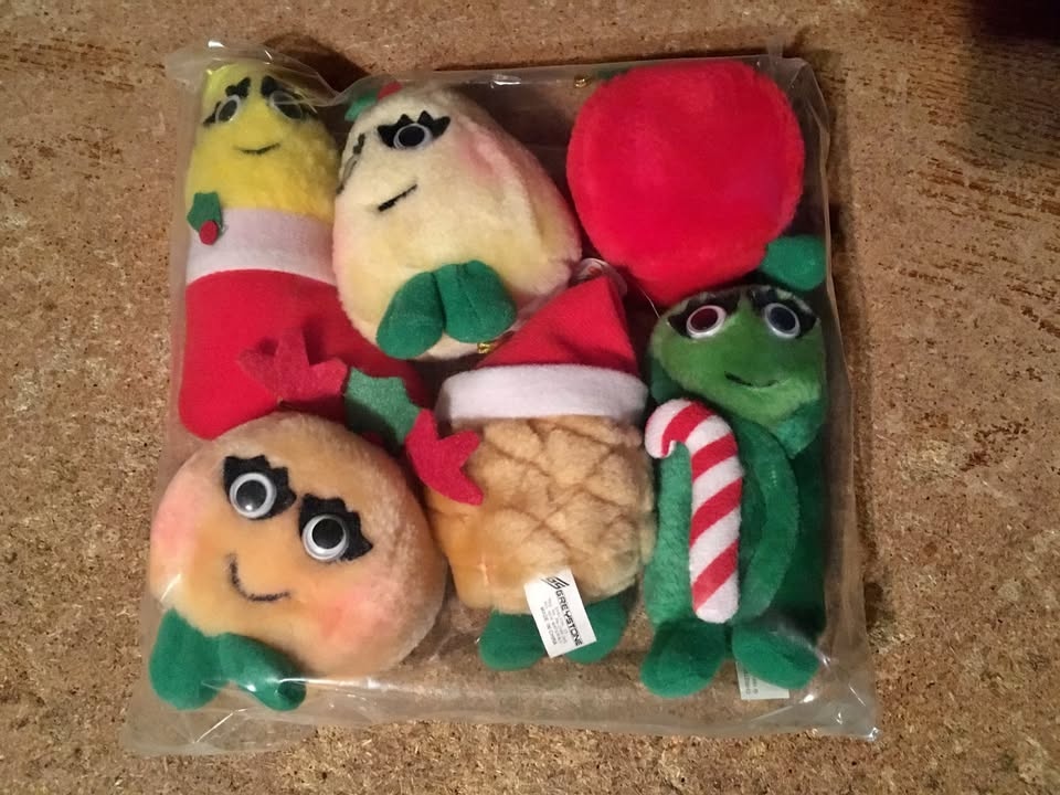 SET OF 6 VINTAGE DEL MONTE YUMKINS PLUSH CHRISTMAS ORNAMENTS