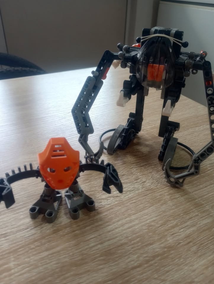 Bionicle Boxor and Matroan with Instruction Booklet - LEGO 8556 - photo 2