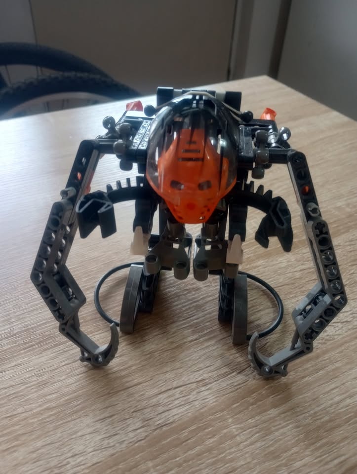 Bionicle Boxor and Matroan with Instruction Booklet - LEGO 8556 - photo 3