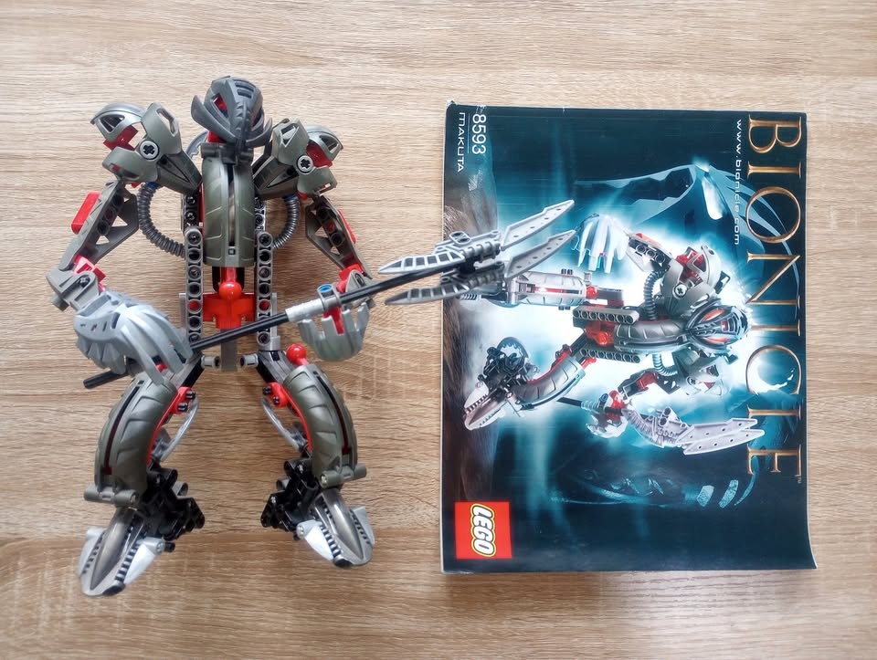 Bionicle - Makuta with Instruction Booklet - LEGO 8593