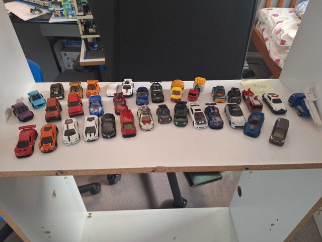 Loose diecast cars lot