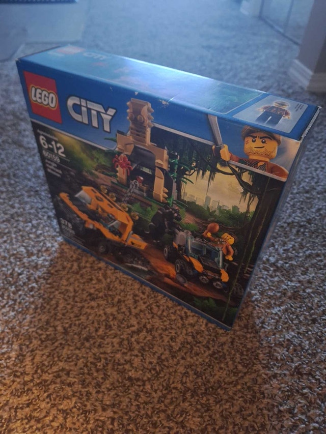 SEALED Lego city jungle HALFTRACK SET