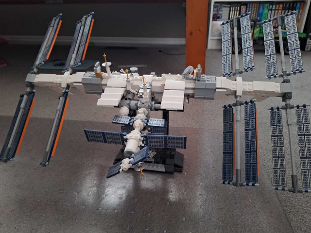 LEGO International Space Station Set - photo 2