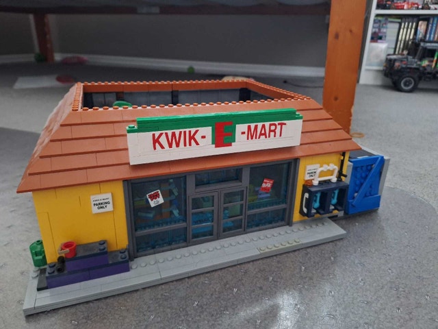 Lego Simpsons Kwik E Mart Lego Set