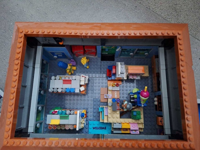 Lego Simpsons Kwik E Mart Lego Set - photo 2