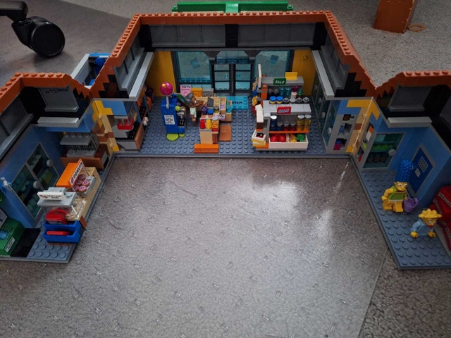 Lego Simpsons Kwik E Mart Lego Set - photo 3
