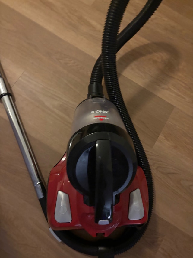 Bissell Zing II Bagless Canister Vacuum - photo 3