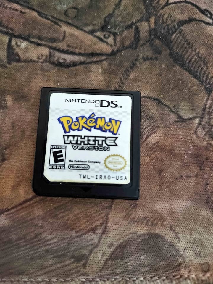 LOOSE copy of Pokémon White