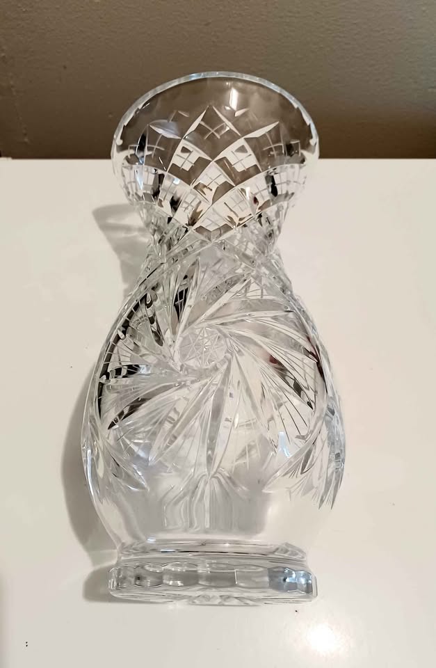 Hand Cut Pinwheel Bohemian Crystal Table Vase - photo 3