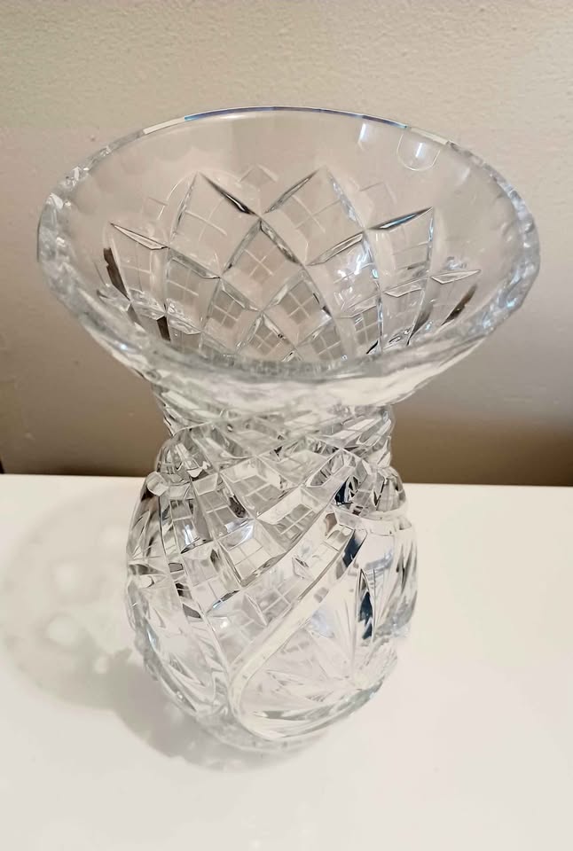 Hand Cut Pinwheel Bohemian Crystal Table Vase - photo 4