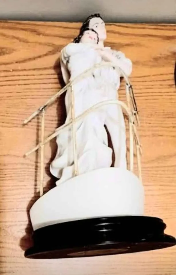 1999 Signed Artist Tall Capodimonte Hand Crafted Statue image indicator(7)