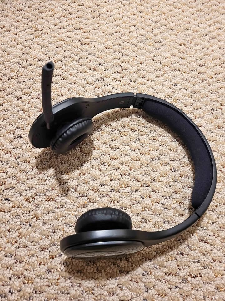 Genuine Logitech Bluetooth and 2.4 Ghz Headphones Microphone + u