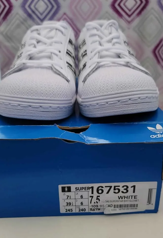 NEW Women's Adidas Superstar Shoes Size 7.5 image indicator(2)
