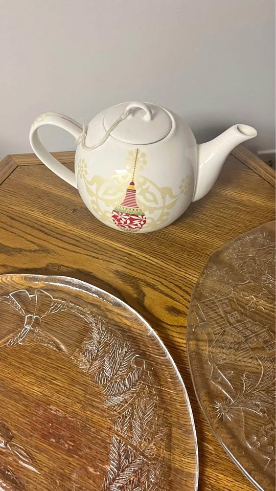 Holiday Trays and Teapot