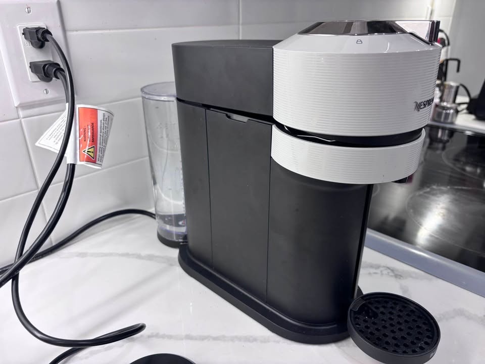 Nespresso Vertuo Next Coffee Machine + Milk Frother - photo 3