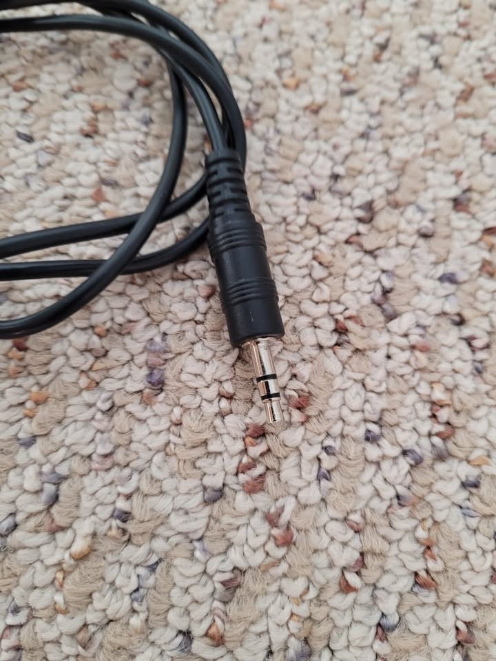 3.5mm Audio Cable - photo 2