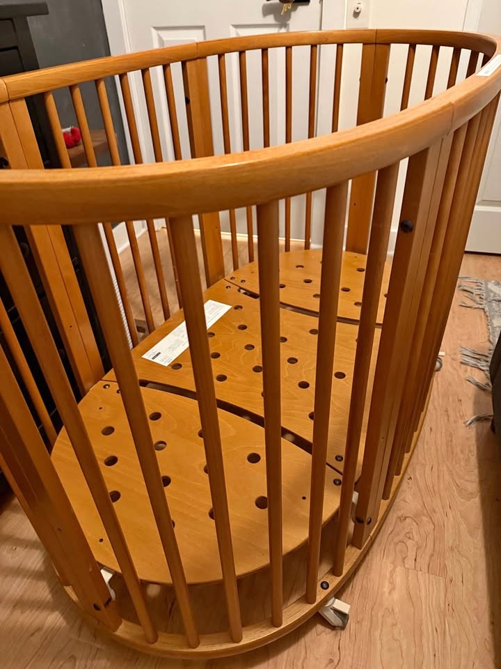 Stokke Sleepi Crib Bundle (Mini, Bed & Junior) + Mattresses