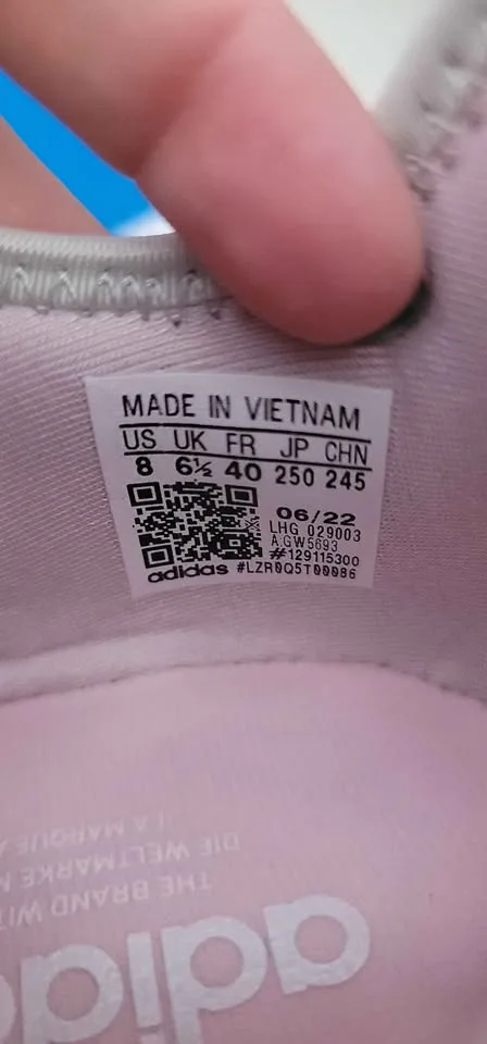 NEW Women's Adidas NMD_R1 Shoes Size 8 image indicator(3)