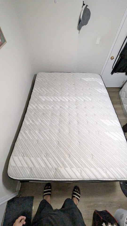 Sealy Posturepedic Queen Mattress