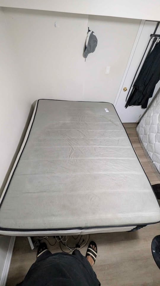 Sealy Posturepedic Queen Mattress - photo 2