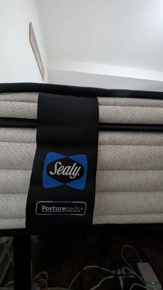Sealy Posturepedic Queen Mattress - photo 3