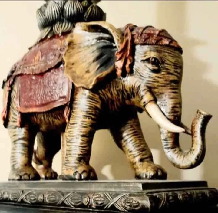 Hand Carved Saluting Elephant Statue Tall Lamp image indicator(2)