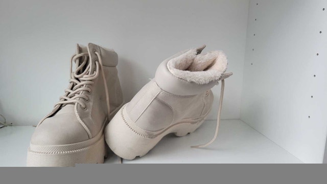 Winter Beige Boots Size 8 - photo 3