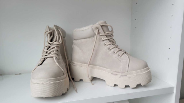 Winter Beige Boots Size 8 - photo 4