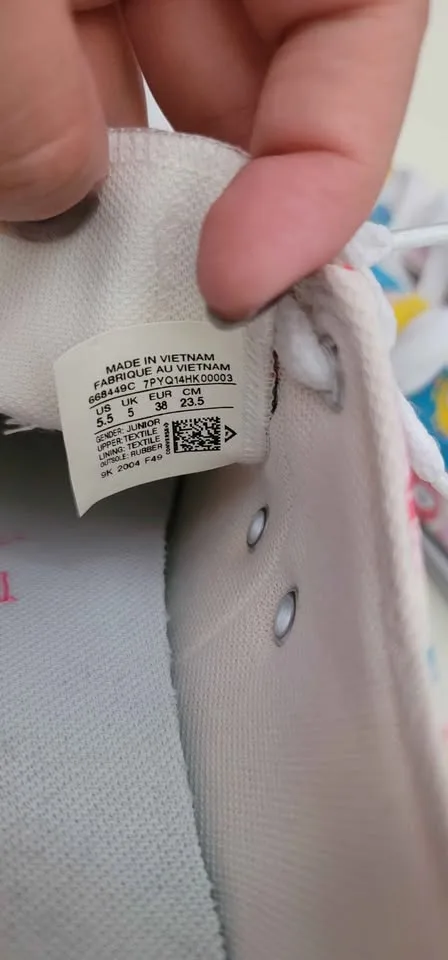 NEW Girls Converse Shoes Size 5.5 Youth image indicator(4)