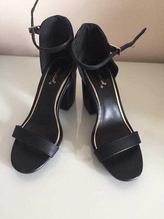 Qupid Black Ankle Strap Block Heel Sandals - Size 7