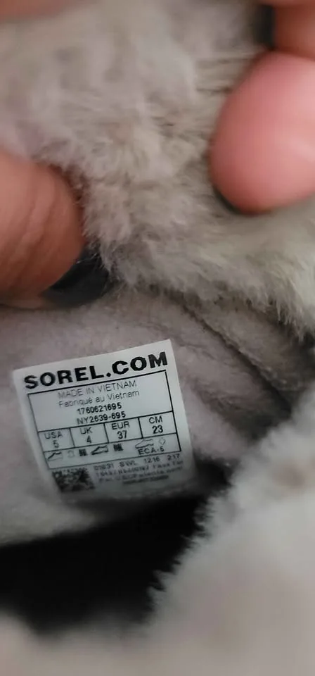 NEW Sorel Girls Winter Boots Size 5 Youth image indicator(3)