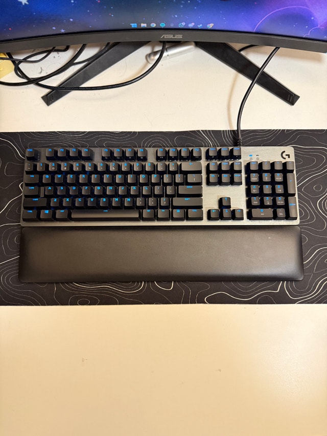 Logitech G512 Carbon RGB Mechanical Gaming Keyboard + Palm Rest - photo 2