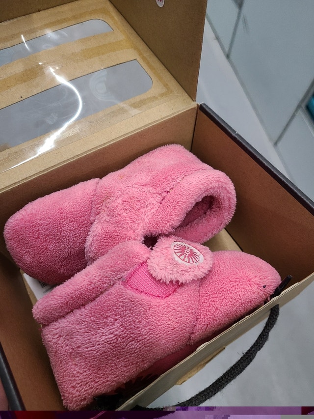 Ugg Bixbee Infant Child Boots - Size 4/5