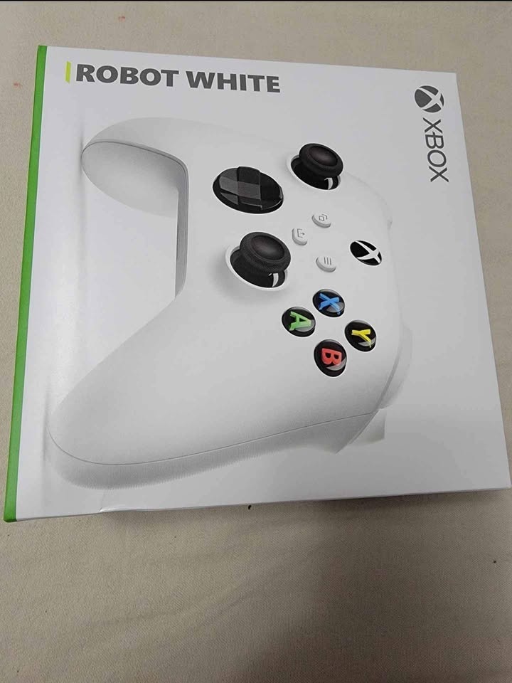 Xbox One Controller and Battery Pack