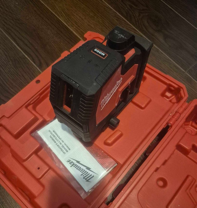 Milwaukee Laser Level with Charger