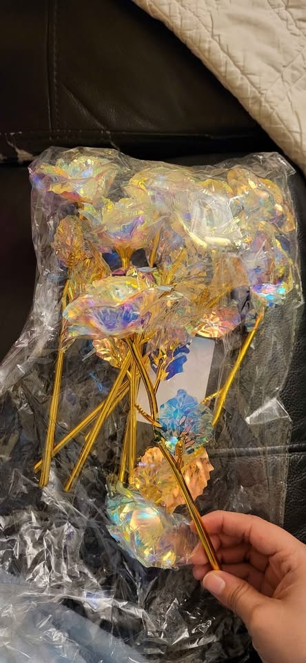 Iridescent Roses Gold Stems - 8 flowers - photo 2