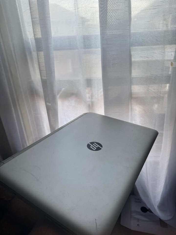 HP Pavilion 17 Laptop - 17.3" i5 / 6GB / 512GB - photo 2
