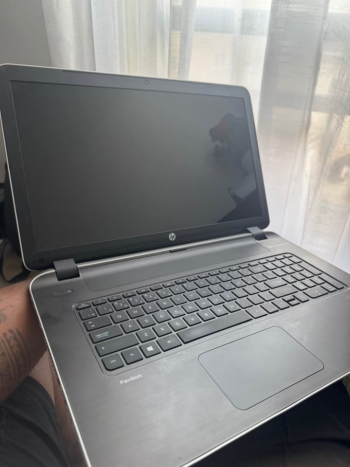 HP Pavilion 17 Laptop - 17.3" i5 / 6GB / 512GB - photo 4