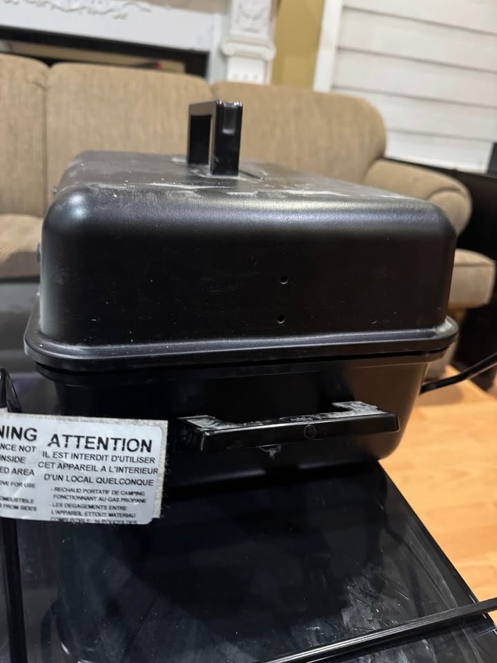 Fiesta Barbecue BBQ Grill – Model D19011 – Perfect for Outdoors - photo 3