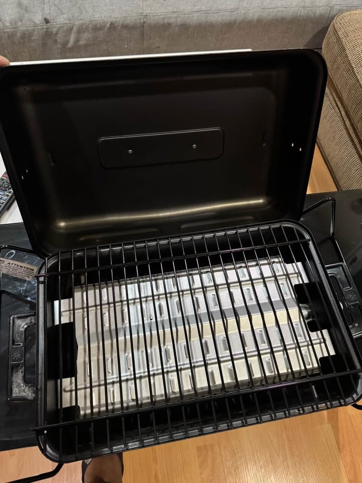 Fiesta Barbecue BBQ Grill – Model D19011 – Perfect for Outdoors - photo 5