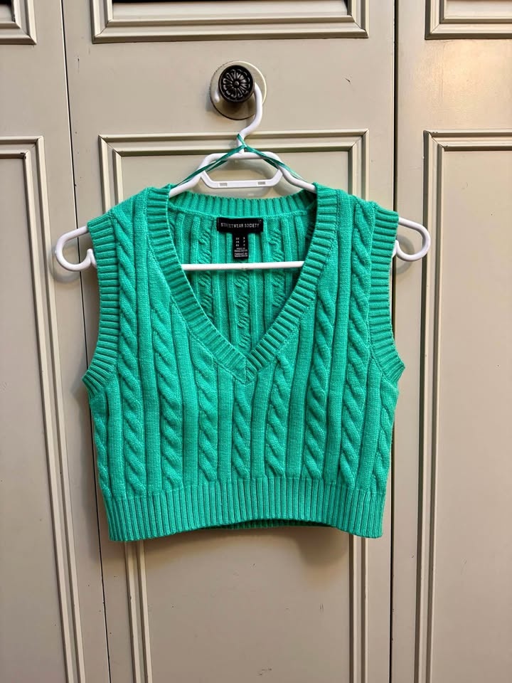 Cropped knit sweater vest