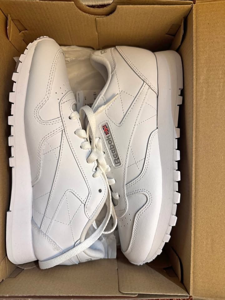 Reebok Women’s Classic leather shoes US 8.5