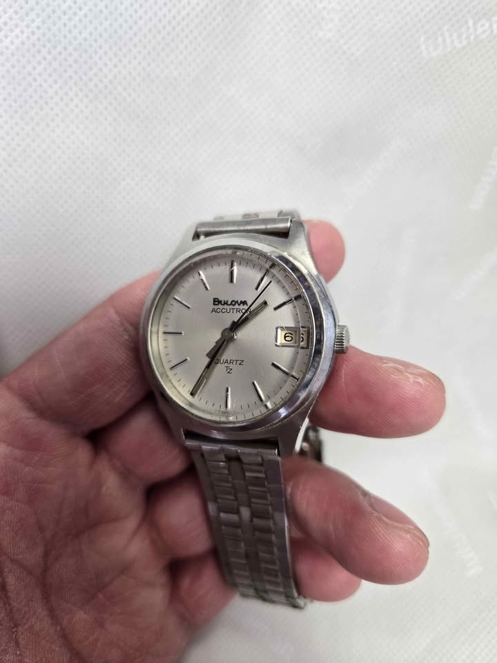 Vintage Bulova Accutron N7 Quartz TZ Watch - photo 2