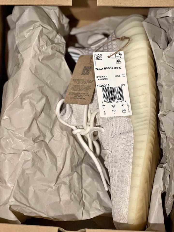 Yeezy 350 V2 Bone
