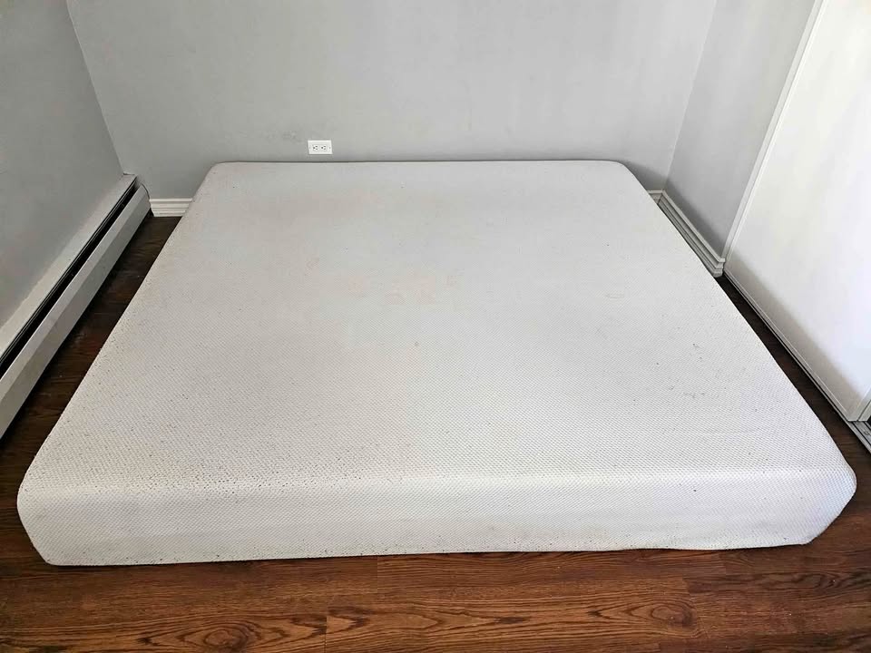 Zinus Memory Foam King Mattress