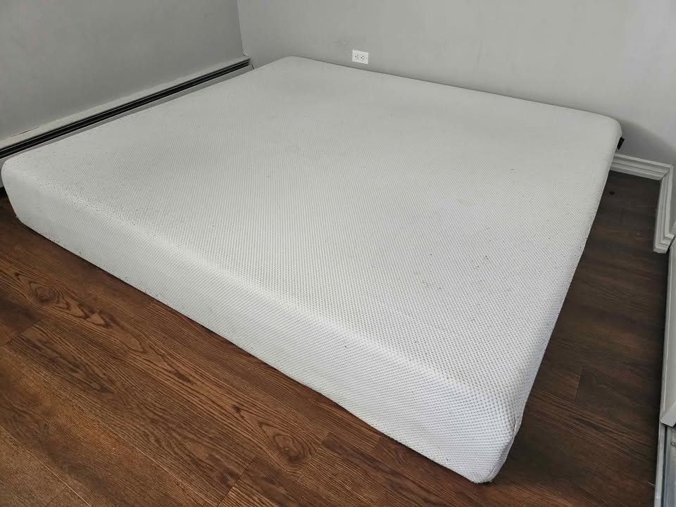 Zinus Memory Foam King Mattress - photo 2