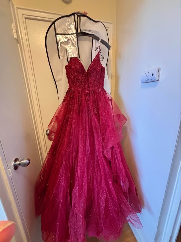 Beautiful Red Prom Dress - photo 2